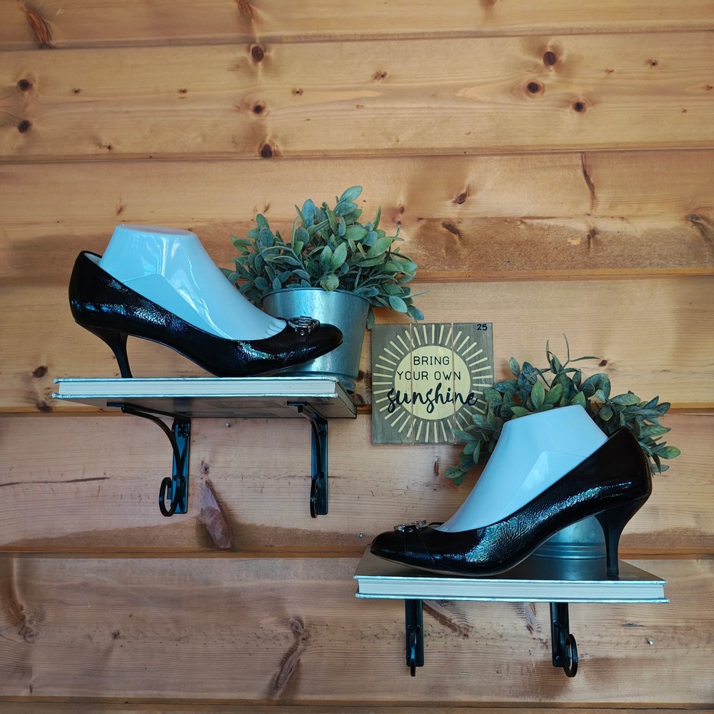 Michael Kors Black Crinkle Patent Leather Mid Classic Pumps Gold Logo Heels 6.5M - Picture 1 of 11